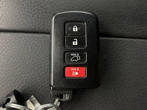 Used 2014 Toyota Highlander Limited FWD image 27