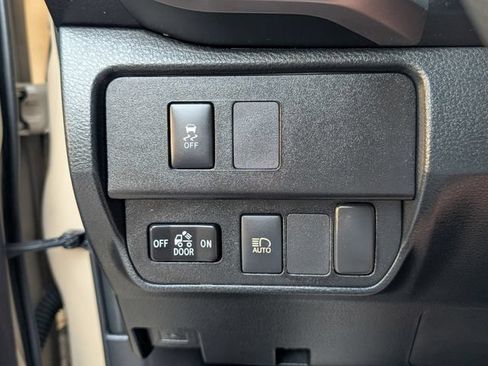 Used 2020 Toyota Tacoma SR5 RWD image 11