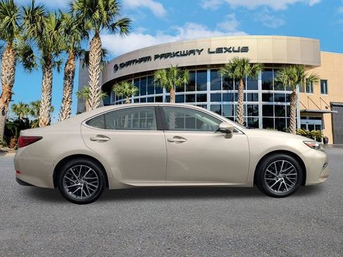 Used 2016 Lexus ES 350 w/ Luxury Package w/Wood Trim FWD image 4