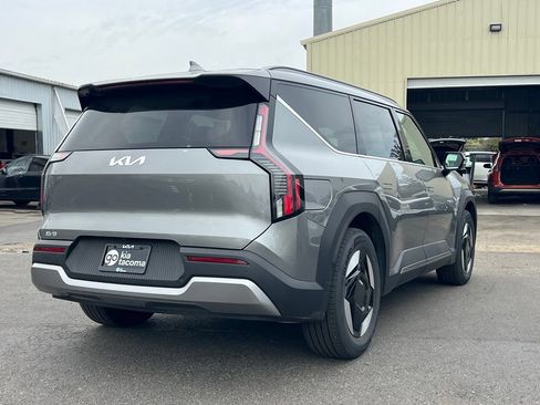 Used 2024 Kia EV9 Wind AWD/4WD image 7