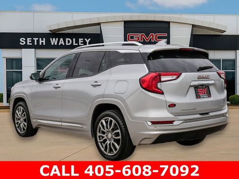 Used 2022 GMC Terrain Denali w/ Denali Premium Package AWD/4WD image 5