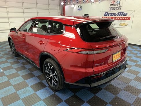 New 2026 Toyota Crown Signia image 3