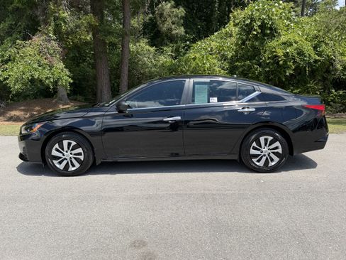 Used 2025 Nissan Altima 2.5 S FWD image 37