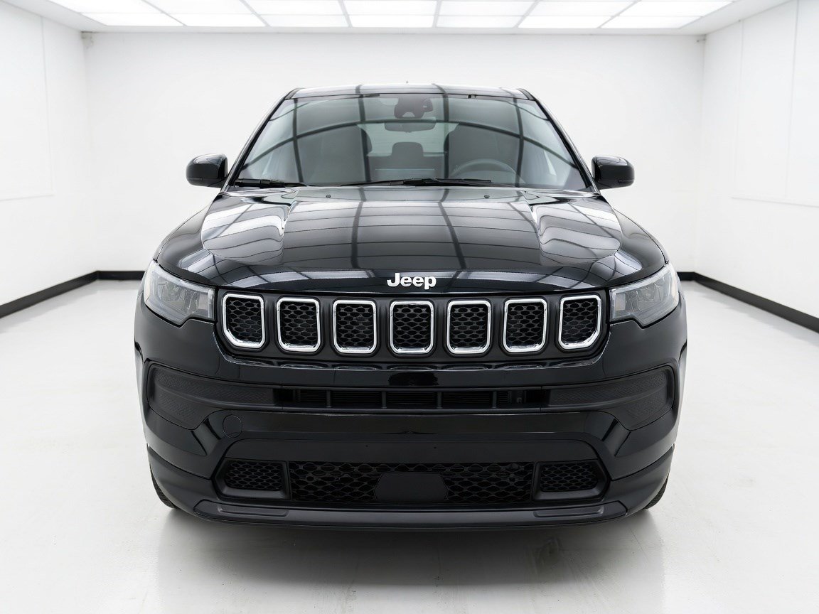 Used 2023 Jeep Compass Sport AWD/4WD image 2