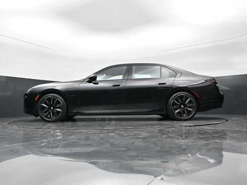 Used 2025 BMW 750e xDrive image 30