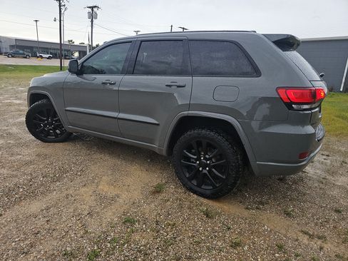 Used 2020 Jeep Grand Cherokee Altitude AWD/4WD image 7