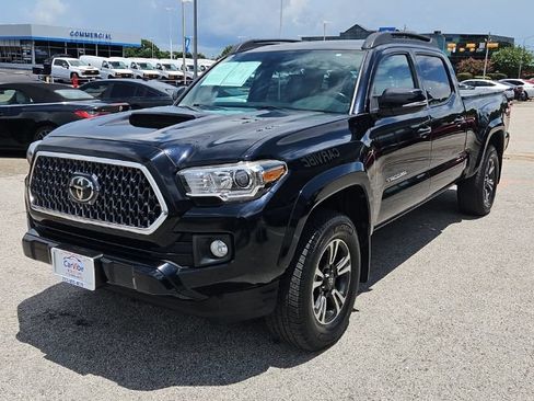 Used 2019 Toyota Tacoma TRD Sport w/ TRD Premium Sport Package AWD/4WD image 3