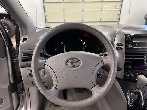 Used 2007 Toyota Sienna LE FWD image 19