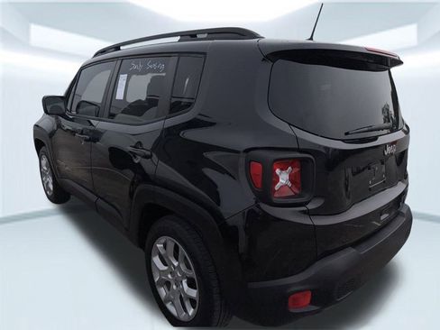 Used 2018 Jeep Renegade Latitude w/ Popular Equipment Group image 13