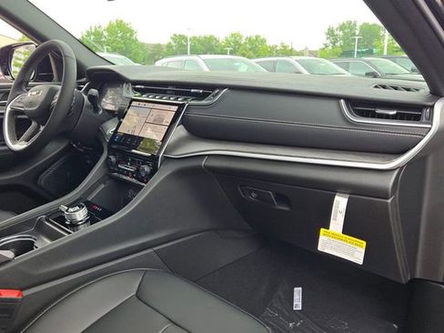 New 2025 Jeep Grand Cherokee L Limited w/ Black Appearance Package image 8