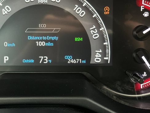 Used 2025 Toyota RAV4 XLE FWD image 25