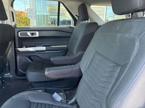 Used 2021 Ford Explorer XLT image 7