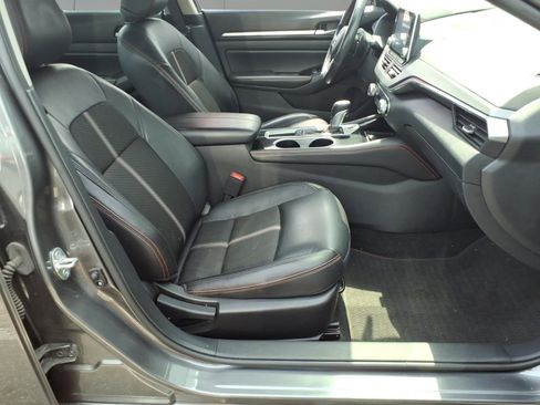 Used 2024 Nissan Altima 2.5 SR FWD image 8