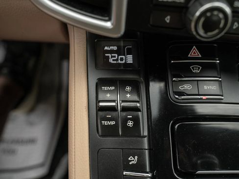 Used 2016 Porsche Cayenne AWD/4WD image 30