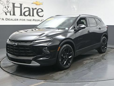 Used 2025 Chevrolet Blazer LT w/ Sound & Technology Package FWD image 36