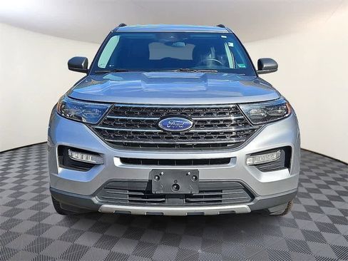 Used 2021 Ford Explorer XLT w/ Equipment Group 202A image 2