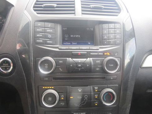 Used 2017 Ford Explorer XLT AWD/4WD image 17