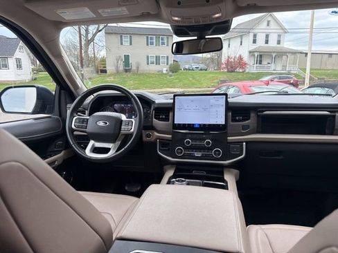 Used 2024 Ford Expedition Limited image 40