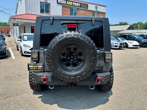 Used 2017 Jeep Wrangler Sport AWD/4WD image 7