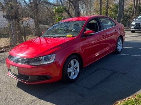 Used 2013 Volkswagen Jetta TDI image 2