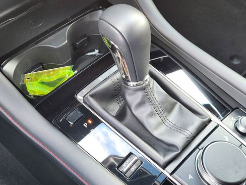 Certified 2025 MAZDA MAZDA3 Carbon image 12