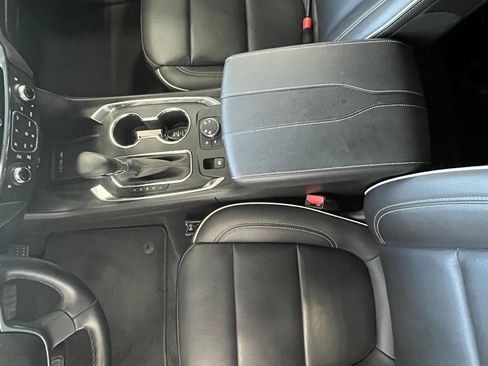 Used 2023 Chevrolet Traverse Premier AWD/4WD image 55