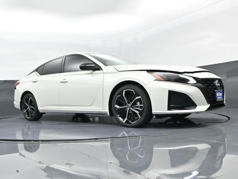 New 2025 Nissan Altima 2.5 SR w/ SR Premium Package image 23