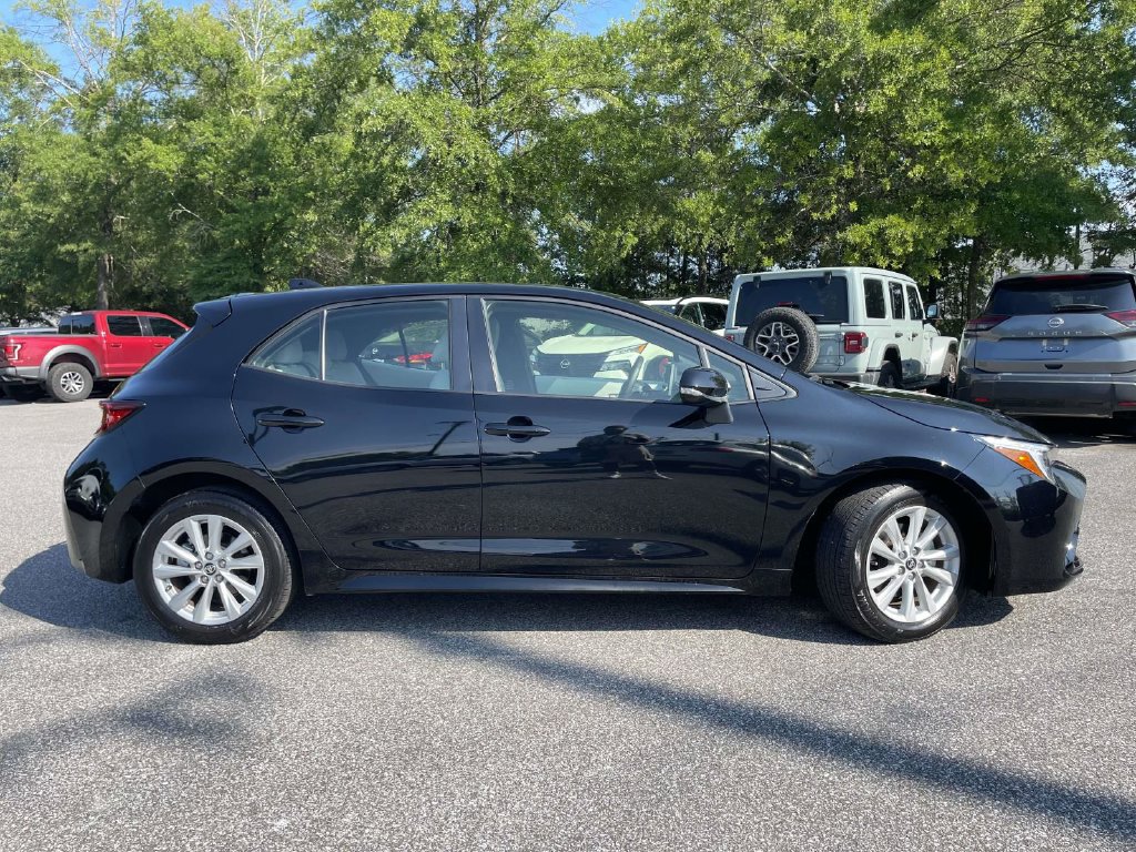 Used 2025 Toyota Corolla SE FWD image 2