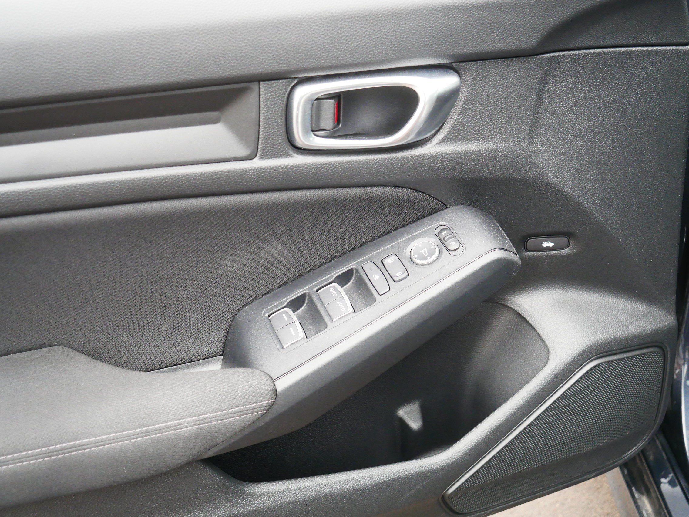 Used 2025 Honda Civic Sport image 15