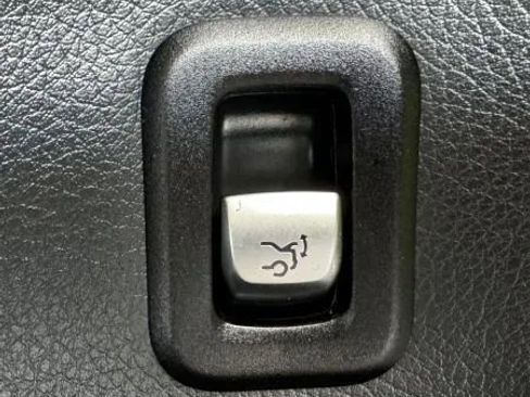 Used 2018 Mercedes-Benz GLC 300 4MATIC image 45