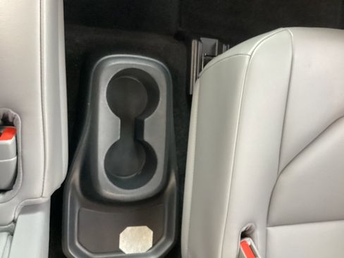 Certified 2023 Toyota Highlander XLE image 20