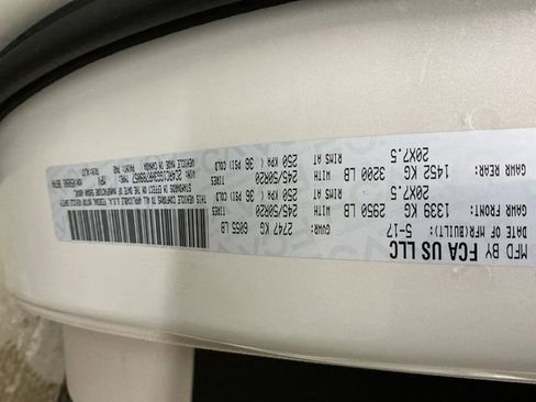 Used 2017 Chrysler Pacifica Limited w/ UConnect Theater Package image 63