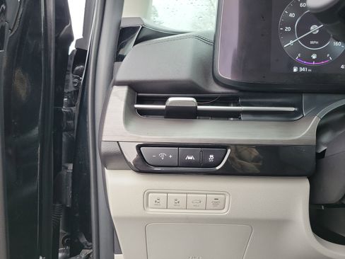 Used 2023 Kia Carnival SX image 21