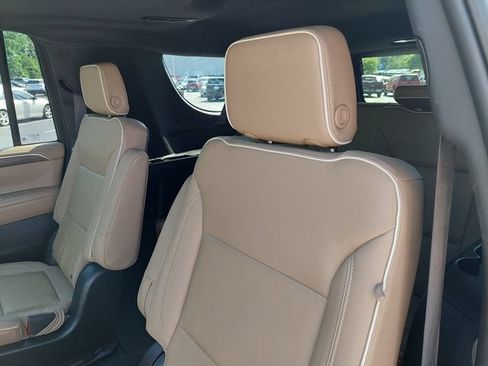 Used 2022 Chevrolet Suburban Premier AWD/4WD image 42