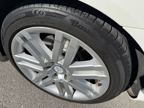 Used 2009 Mercedes-Benz C 300 Sedan image 4