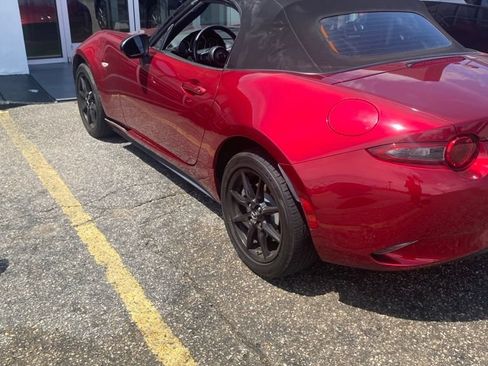 Used 2019 MAZDA MX-5 Miata Sport w/ I-ACTIVSENSE Sport Package RWD image 4