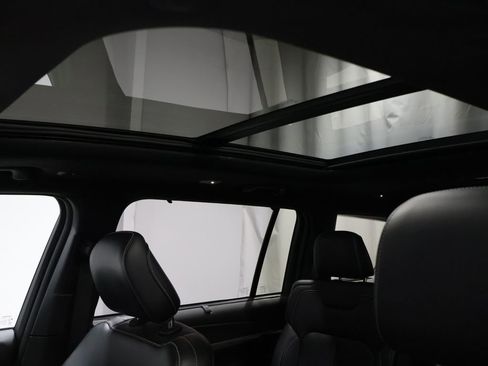 Used 2024 Jeep Grand Cherokee L Limited w/ Luxury Tech Group II image 10