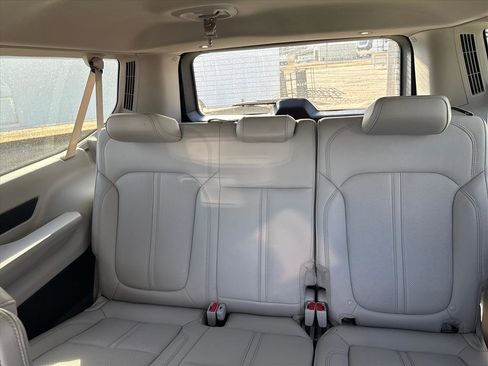 Used 2024 Jeep Wagoneer L Series II w/ HD Trailer Tow Package image 7