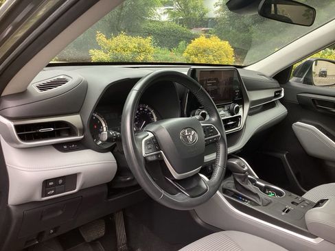 Used 2023 Toyota Highlander LE FWD image 10