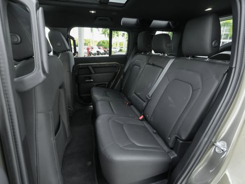 Used 2025 Land Rover Defender 110 S image 17