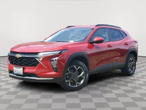 Used 2026 Chevrolet Trax LT image 2