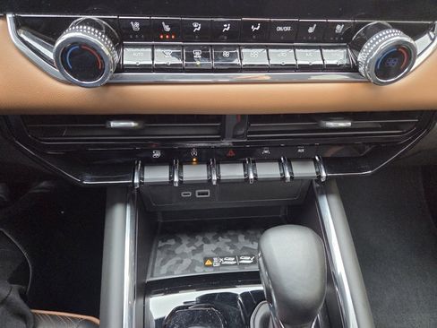 Used 2024 GMC Canyon AT4 w/ AT4 Premium Package image 37