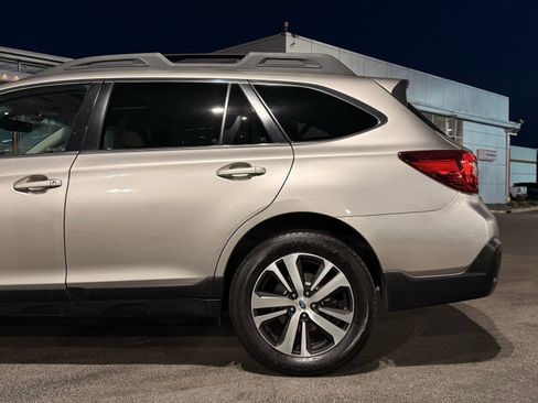 Used 2018 Subaru Outback 2.5i Limited image 11