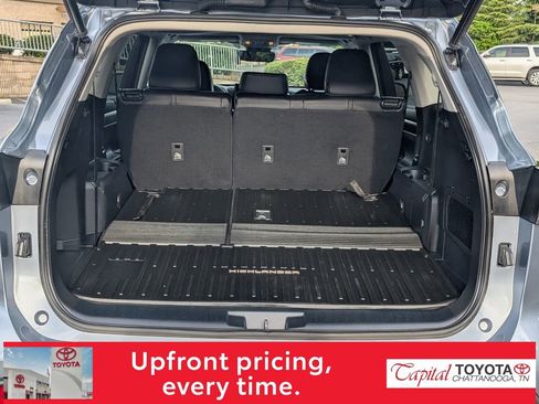 Used 2023 Toyota Highlander XLE image 10