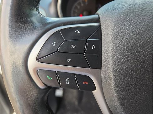 Used 2019 Jeep Grand Cherokee Altitude image 22