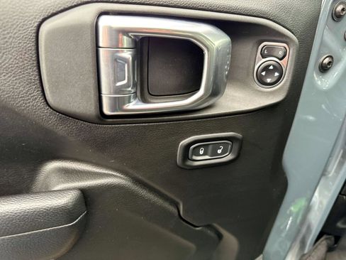 Used 2024 Jeep Wrangler Unlimited AWD/4WD image 12