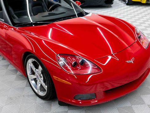 Used 2009 Chevrolet Corvette Coupe w/ Z51 Performance Package RWD image 19