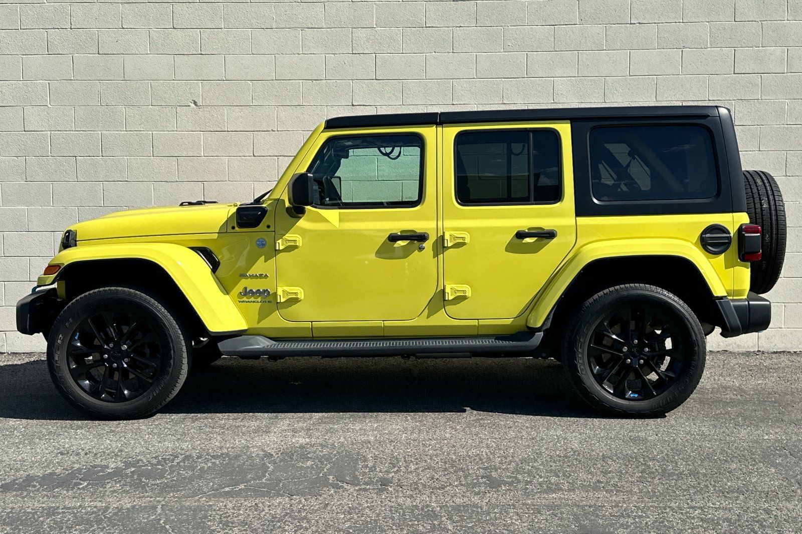 Used 2023 Jeep Wrangler Unlimited Sahara AWD/4WD image 7