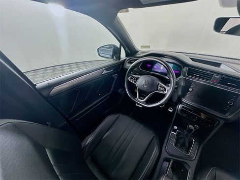 Used 2022 Volkswagen Tiguan SE R-Line image 9