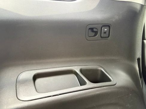 Used 2023 GMC Acadia SLE w/ Driver Convenience Package FWD image 8